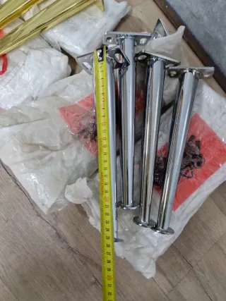 Patas nuevas doradas y plateadas