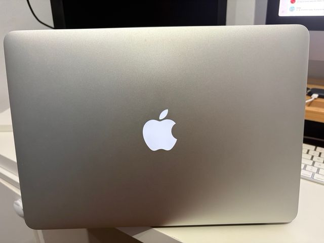 MacBook Air 13” (2017) – i5 / 8GB RAM / 128GB