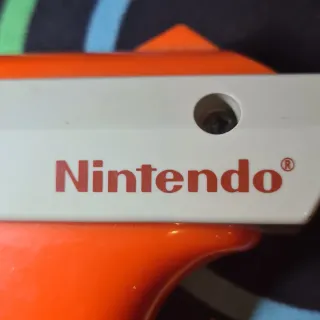 Nintendo NES Zapper con juego Duck Hunt