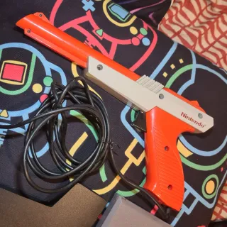 Nintendo NES Zapper con juego Duck Hunt