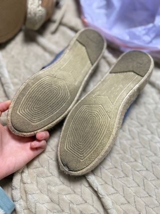 Sandalias planas azules con esparto