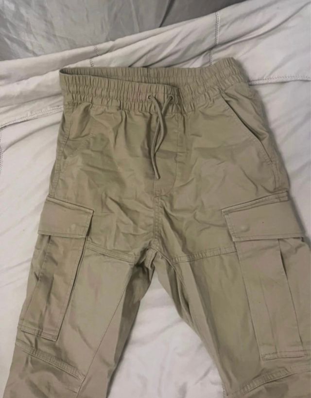 Pantalón cargo H&M beige