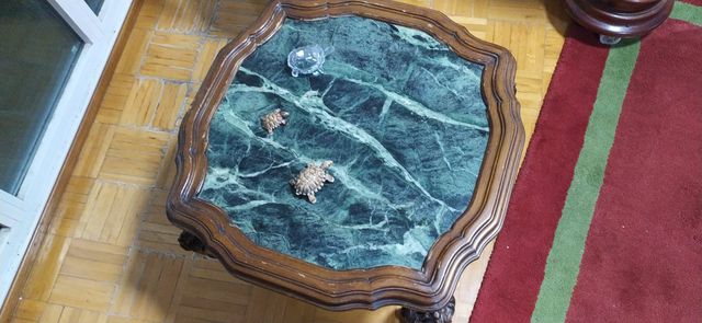 Bonita mesita de salón madera y mármol