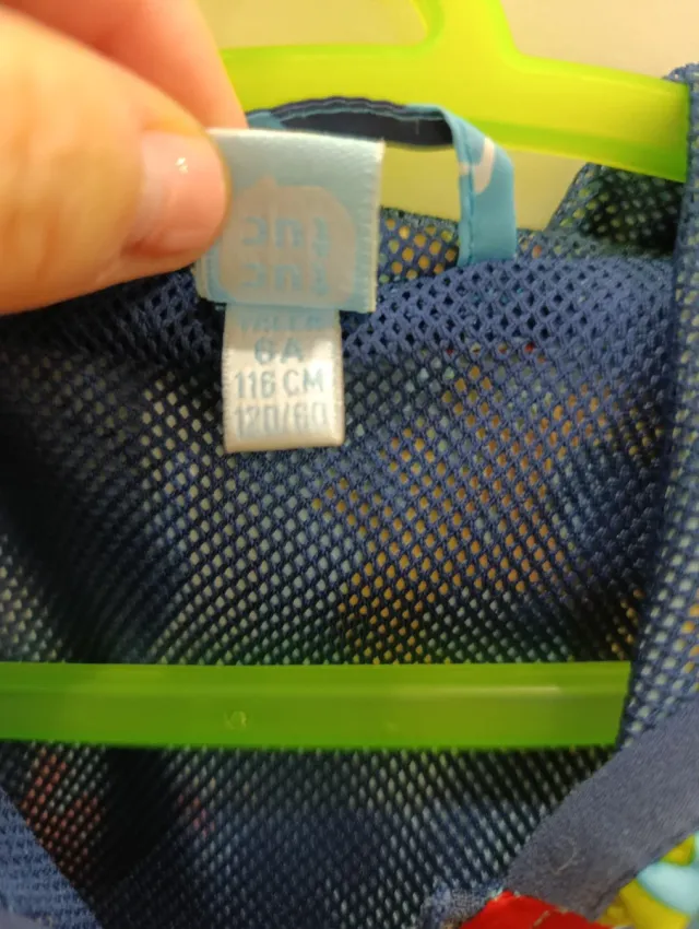 Chaqueta cortavientos niño calaveras