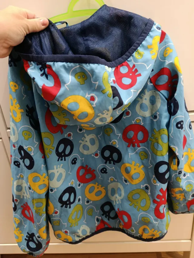 Chaqueta cortavientos niño calaveras