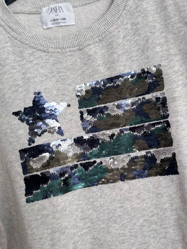 Sudadera Zara con lentejuelas bandera USA