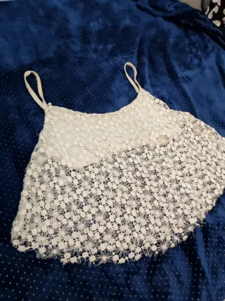Blusa de verano con encaje.
