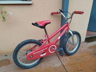 Bicicleta infantil roja 4-8 años