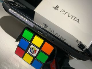 PS Vita Slim in Scatola + Minecraft e M.A.G.I.A
