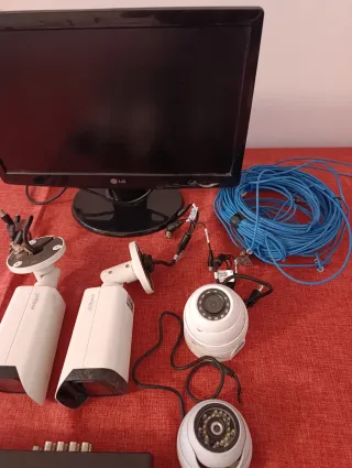 Kit videosorveglianza LG con telecamere e DVR