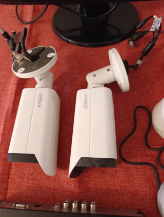 Kit videosorveglianza LG con telecamere e DVR