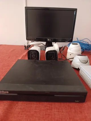 Kit videosorveglianza LG con telecamere e DVR