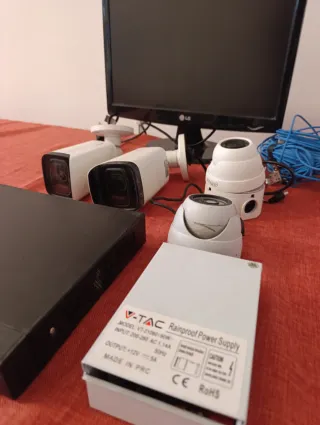 Kit videosorveglianza LG con telecamere e DVR