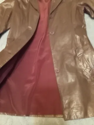 Chaqueta de piel marrón oscuro burdeos