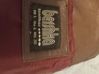 Chaqueta de piel marrón oscuro burdeos