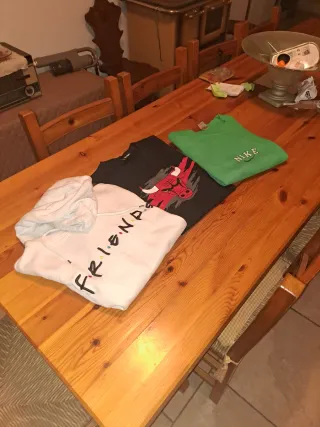 Lotto 3 capi taglia M: Friends, Nike(gildan),Bulls