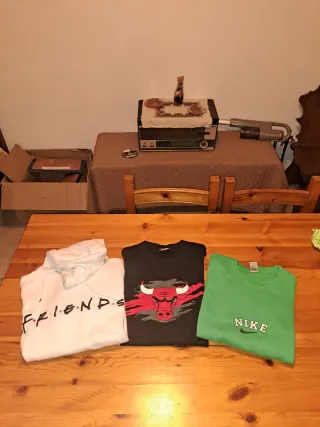 Lotto 3 capi taglia M: Friends, Nike(gildan),Bulls