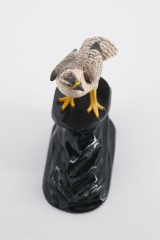 Figura halcón porcelana peana madera vintage