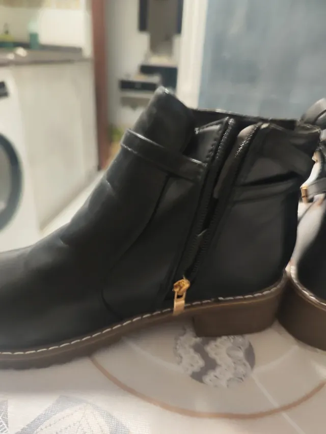 Botines negros Shein con hebillas