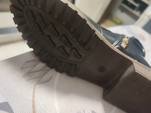 Botines negros Shein con hebillas