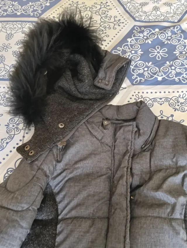 Abrigo acolchado gris