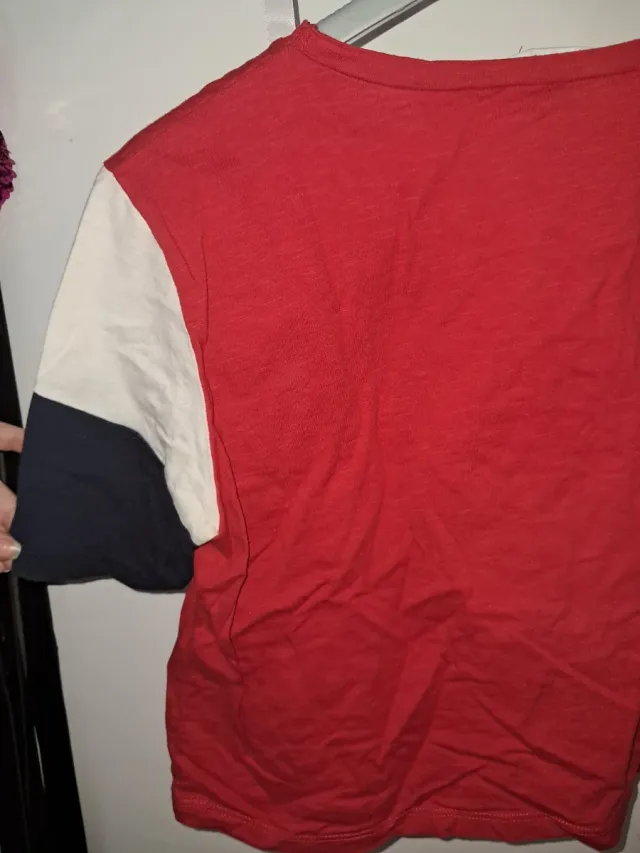 Camiseta Lefties roja con mangas