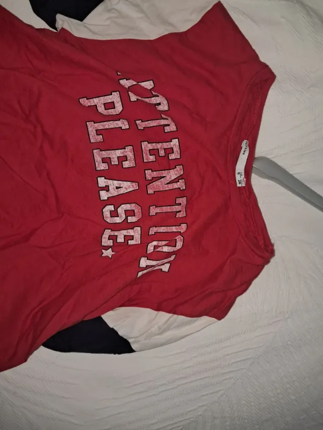 Camiseta Lefties roja con mangas