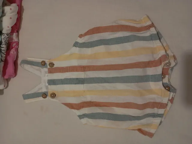 Body de bebé floral con rebeca tejida