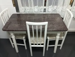 Tavolo da cucina con 4 sedie