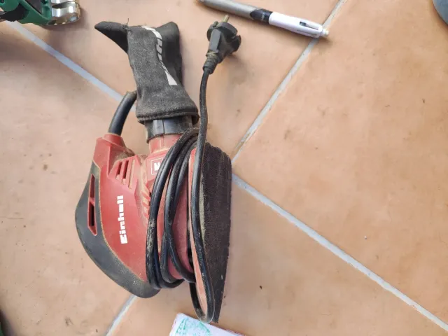 Lijadora Eléctrica Einhell Roja