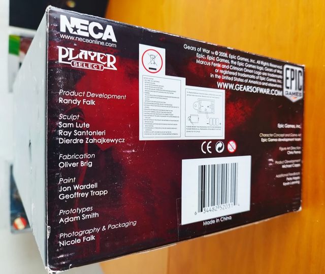 NECA - Gears of War - Marcus Fenix - Nuevo -