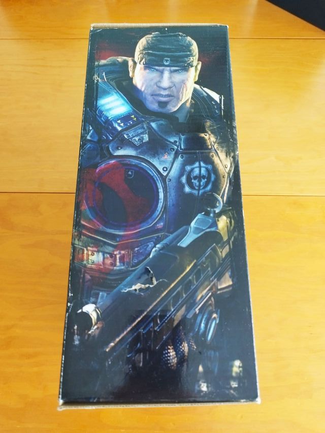 NECA - Gears of War - Marcus Fenix - Nuevo -