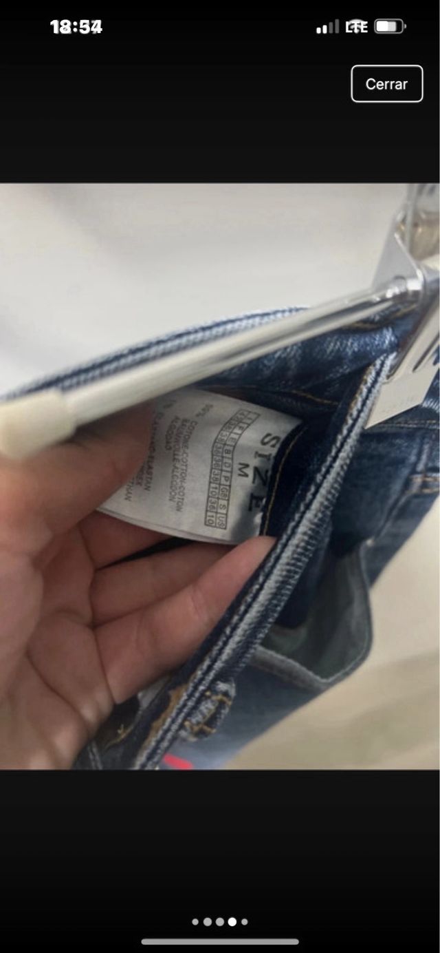 Vaqueros pitillo con corazones rojos