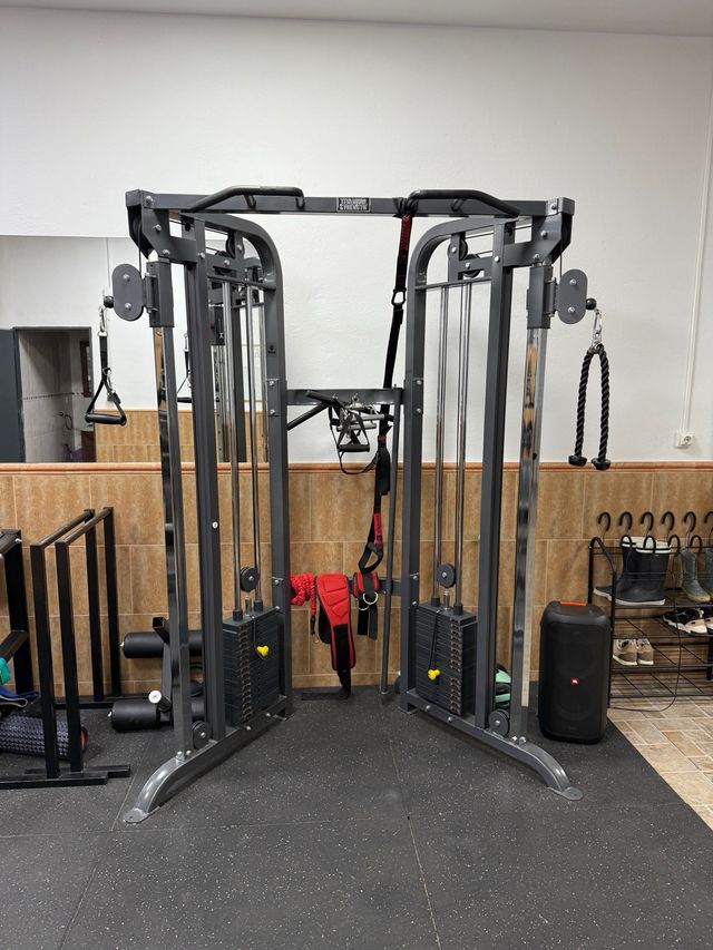 Máquina multiestación doble polea.