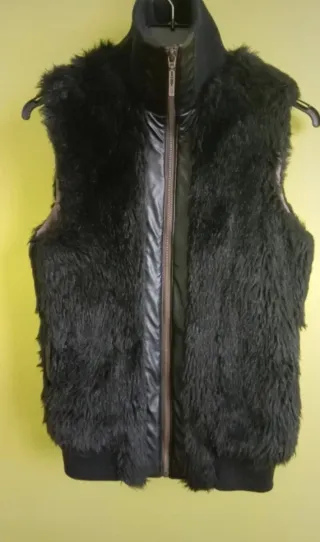 Chaleco pelo cuello alto negro