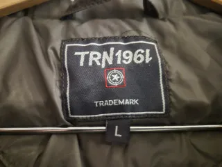 Gilet imbottito con cappuccio