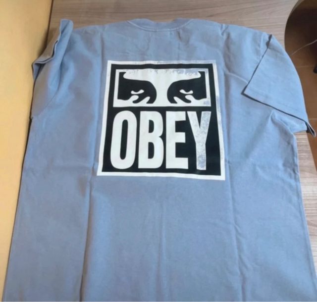 Camiseta Obey Gris Talla M