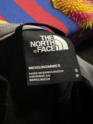 Sudadera The North Face gris y negra