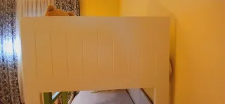 Litera de madera con cajones