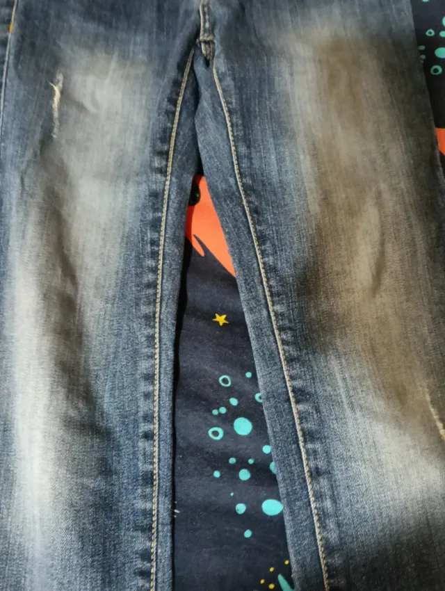 Vaqueros niño desgastados