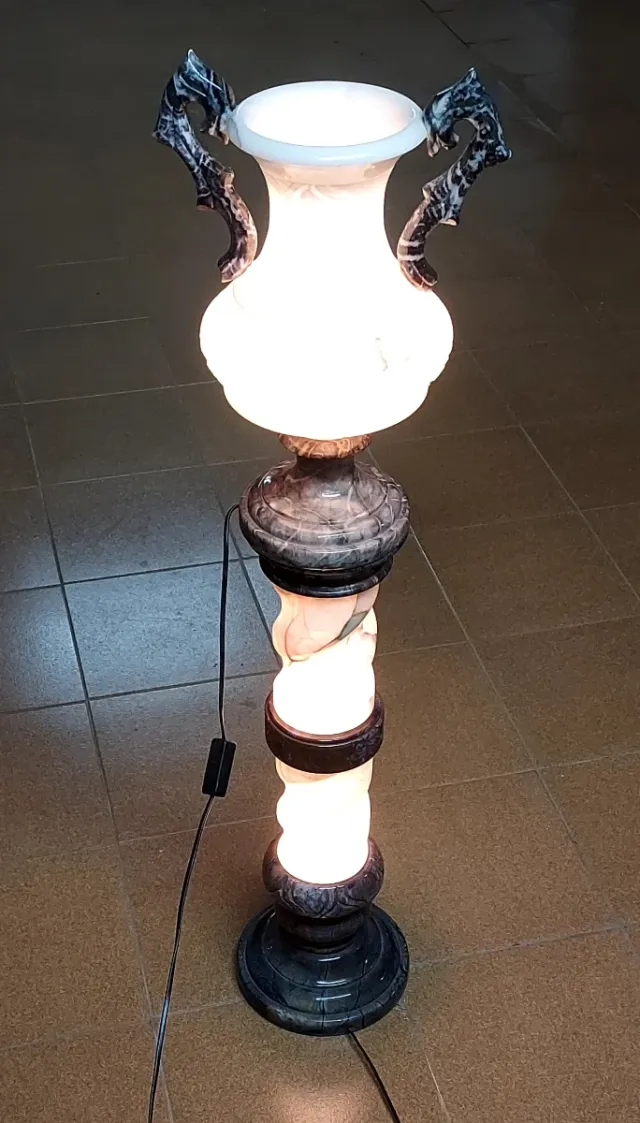 Lampada da terra in marmo con design a torre smontabile