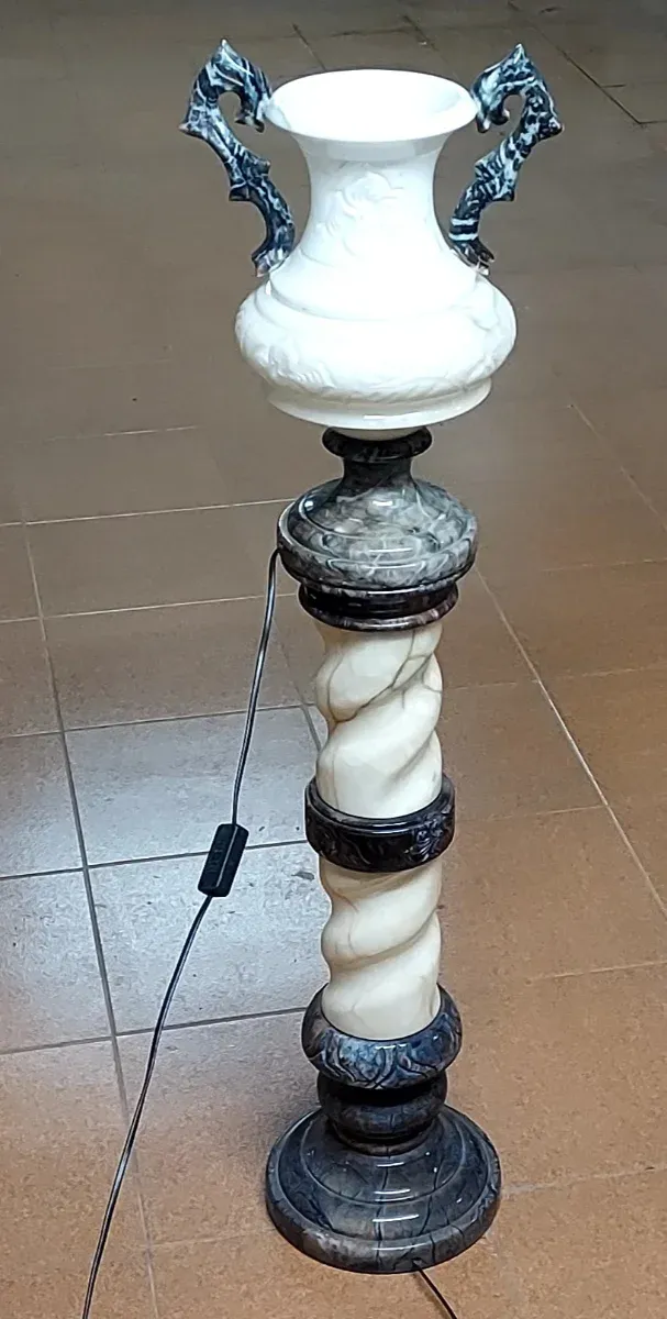 Lampada da terra in marmo con design a torre smontabile