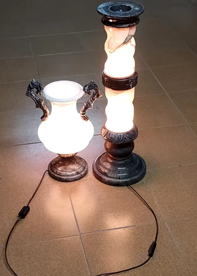 Lampada da terra in marmo con design a torre smontabile