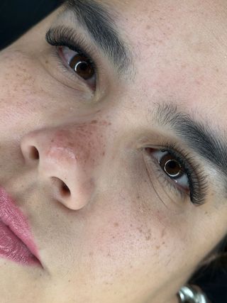 EXTENSIONES DE PESTAÑAS PELO A PELO – PROFESIONAL