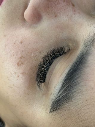 EXTENSIONES DE PESTAÑAS PELO A PELO – PROFESIONAL