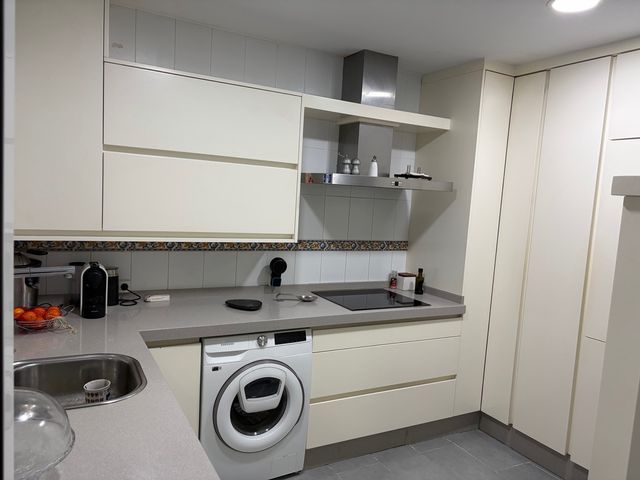 Mobiliario de cocina completo.