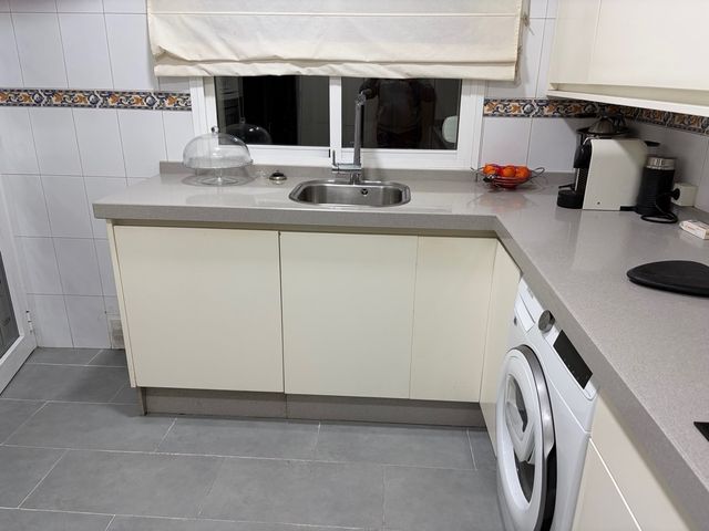 Mobiliario de cocina completo.