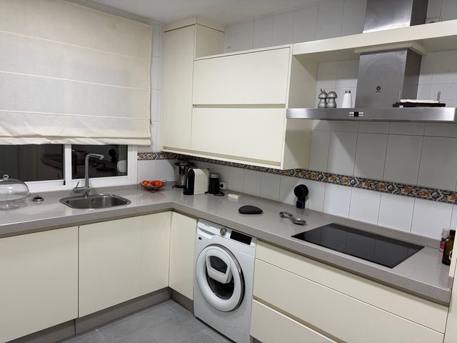 Mobiliario de cocina completo.