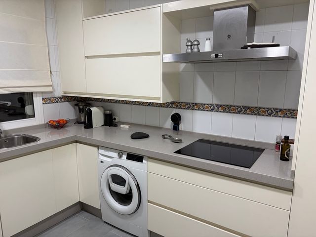 Mobiliario de cocina completo.