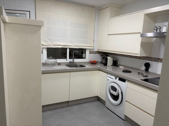 Mobiliario de cocina completo.